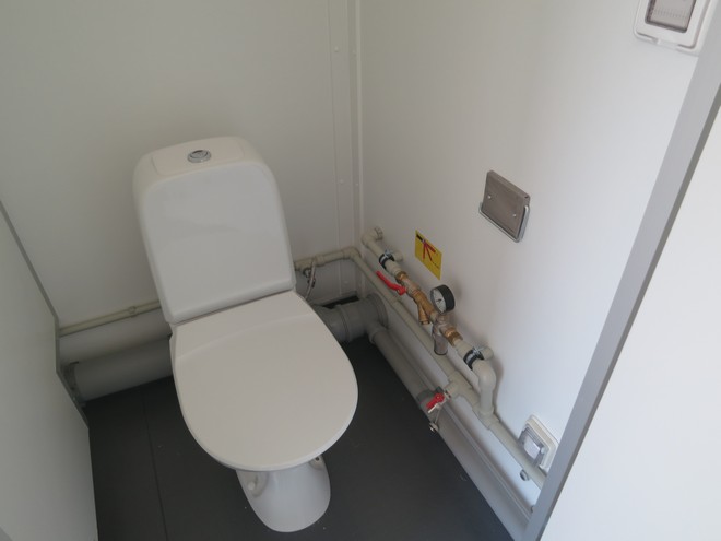Containexmodul med tre toaletter - Bild 5