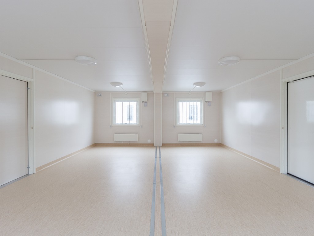 Nytillverkad sal med entré - Bild 6
